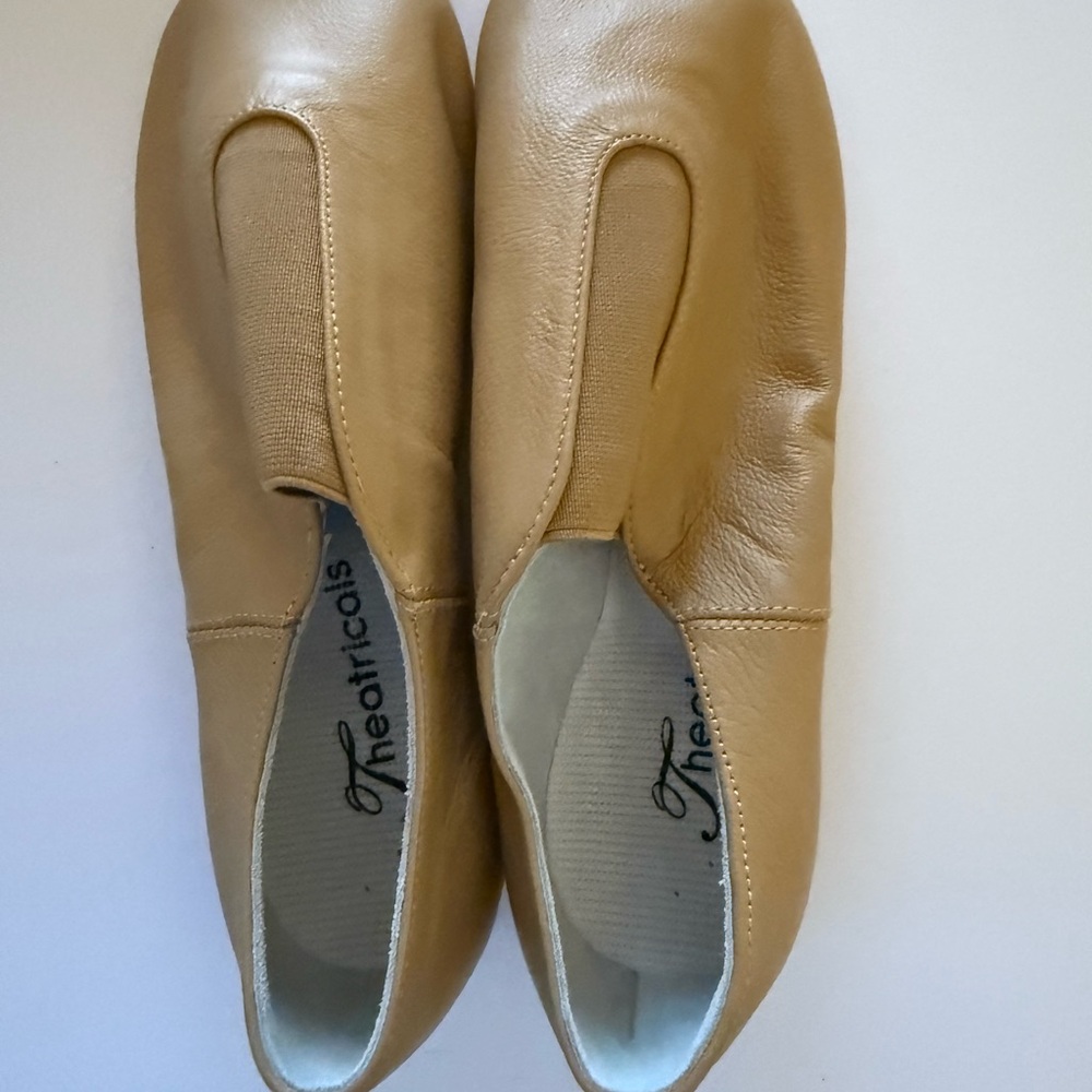 Theatricals Women's Tan Jazz Shoes